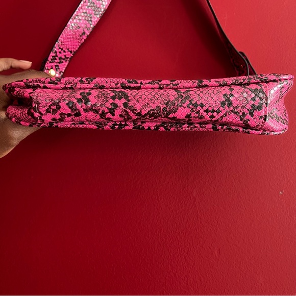 Pink Snakeskin Print Shoulder Bag - Picture 7 of 8
